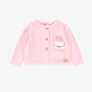 Cardigan rose en tricot, naissance