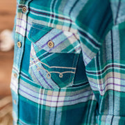 Zoom détails de la chemise turquoise à carreaux, enfant