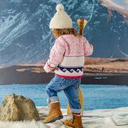 Photo de dos d'un enfant portant le chandail rose en tricot, bébé