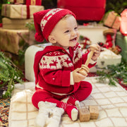 Photo d'un bébé portant le pantalon rouge en tricot, naissance
