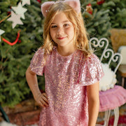 Photo d'un enfant portant la robe rose à paillettes, enfant