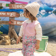 Photo d'un bébé portant la tuque crème en tricot, bébé