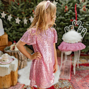 Photo d'un enfant portant la robe rose à paillettes, enfant