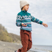 Photo d'un enfant portant le pantalon brun en velours côtelé, enfant