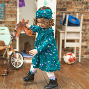 Photo d'un enfant portant la robe turquoise à motifs, bébé