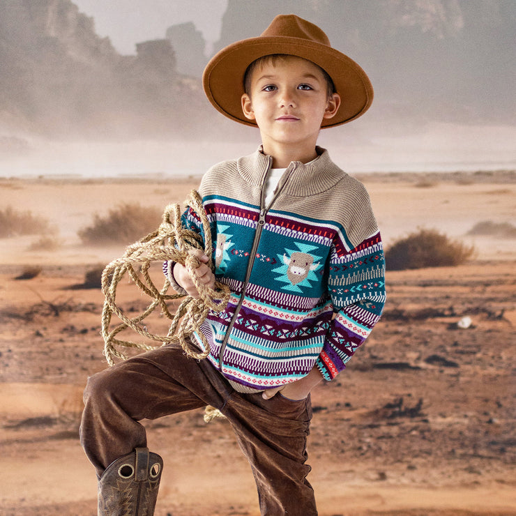 Photo d'un enfant portant la veste beige en tricot avec motifs, enfant