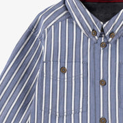 Zoom détails de la chemise bleue à rayures, bébé