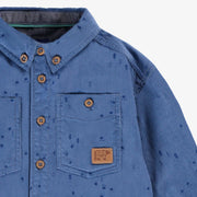 Zoom détails de la chemise bleue en velours côtelé, bébé