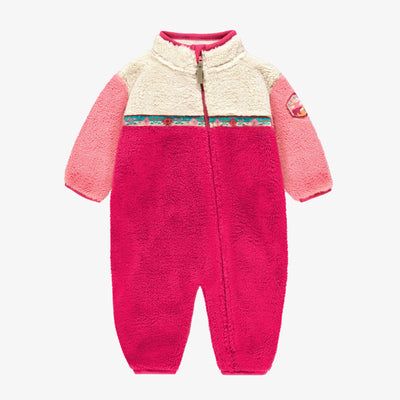 Une pièce rose en peluche, bébé