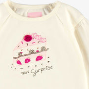 Zoom détails du t-shirt crème avec illustration, bébé