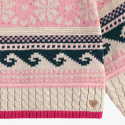 Zoom détails du chandail rose en tricot, enfant