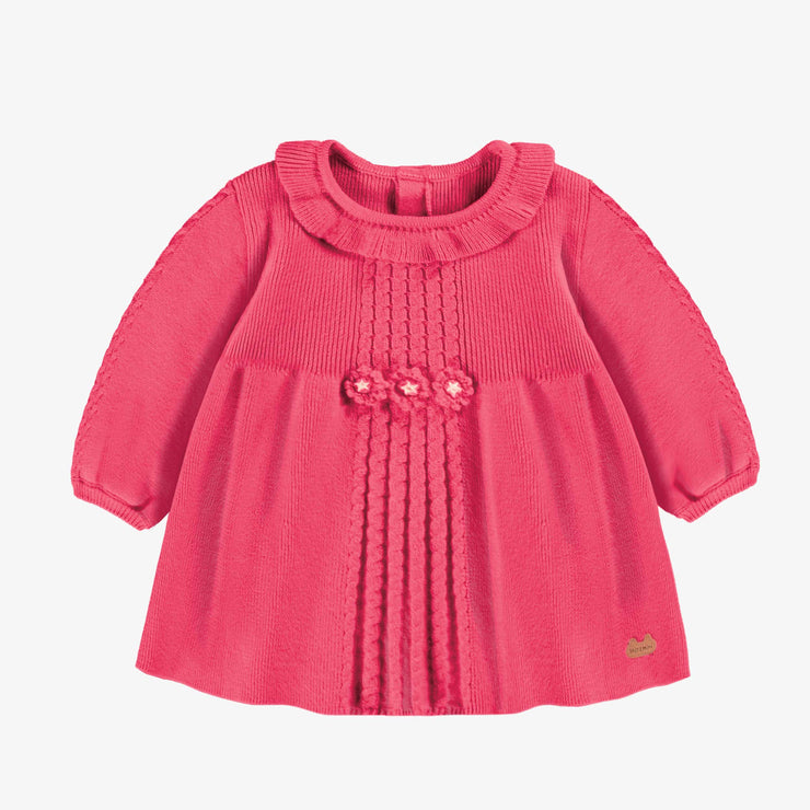 Robe rose en tricot, naissance