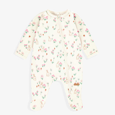 Pyjama crème à motifs, naissance