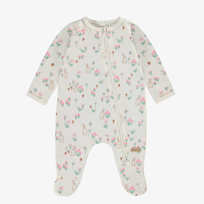 Pyjama crème à motifs, naissance