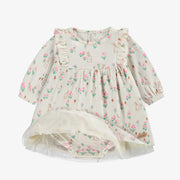 Robe crème à motifs, naissance