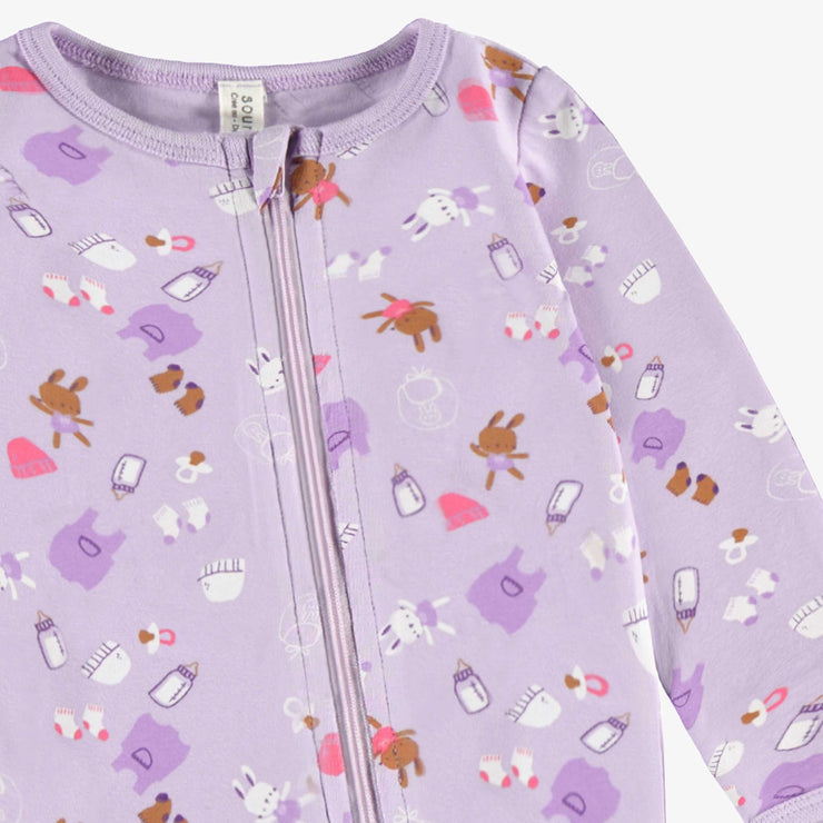 Zoom imprimés du pyjama mauve à motifs, naissance
