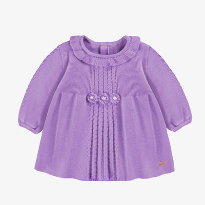 Robe mauve en tricot, naissance