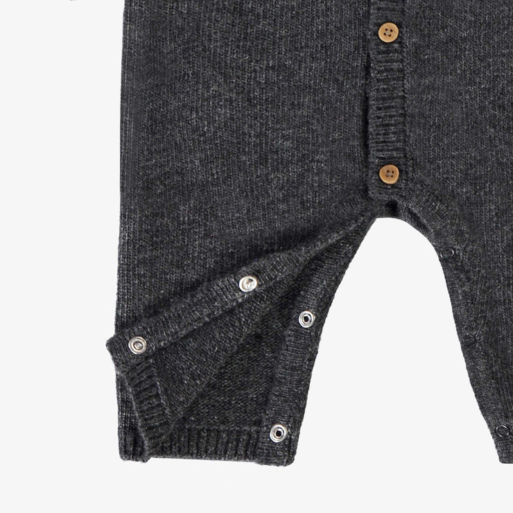 Zoom détails de l'une pièce gris en tricot avec motifs jacquard, naissance