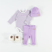 Cache-couche crème à rayures mauves, naissance