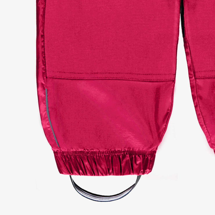 Zoom détails du pantalon exterieur rose bebe 